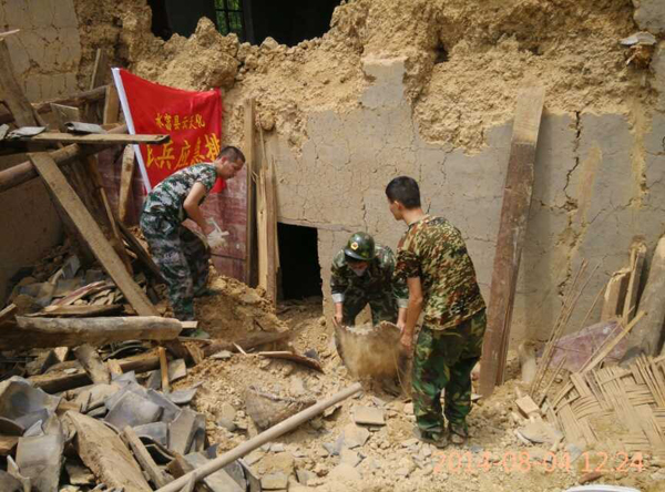 云天化集团派出两个应急救援队赴鲁甸灾区参与救援